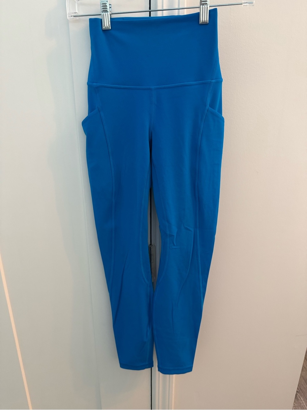 Lululemon High-Waist Blue Active Leggings with Side Pockets